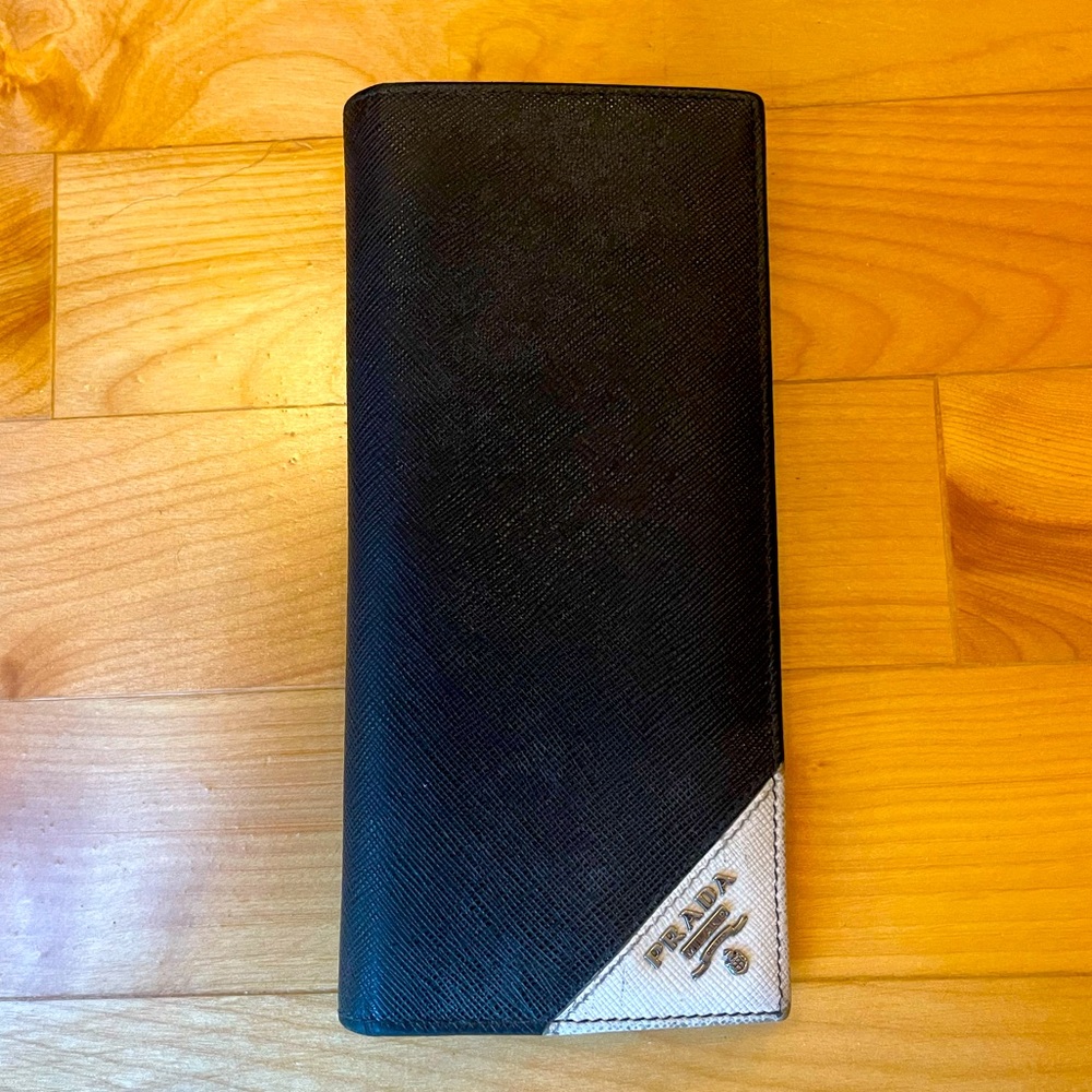 Prada Mens Saffiano Metal wallet